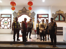 Polsek Dentim Amankan Perayaan Imlek 2577 di Vihara Eka Dharma Cipta Sentosa, Ibadah Berlangsung Khidmat dan Kondusif