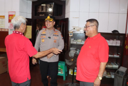 Pastikan Imlek Kondusif, Kapolres Gresik Tinjau Pengamanan di Klenteng Kim Hin Kiong