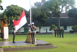 Personel Kodim 1616/Gianyar Ikuti Upacara 17-an Gabungan, Perkuat Soliditas Antar Satuan