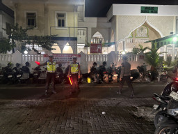 Polres Bandara Ngurah Rai Amankan Ibadah Sholat Tarawih, Jemaah Beribadah Khusyuk dan Aman