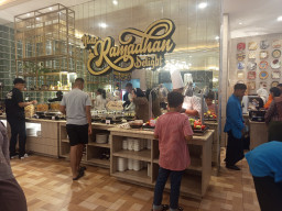 Buka Puasa Hari Ketiga di Leedon Hotel, GM Tatok Hariyanto Hadirkan Menu Spesial dan Suasana Penuh Keakraban
