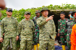 Panglima TNI Tinjau Lokasi Longsor Cisarua. 