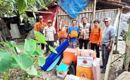 BPBD Sampang Salurkan Bantuan Logistik untuk Warga Pemilik Rumah Tak Layak Huni di Desa Baruh
