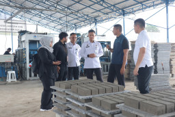 Lapas Kelas I Tangerang Perkuat Peran sebagai Pusat Inovasi Batako FABA Ramah Lingkungan di Lingkungan Pemasyarakatan. 