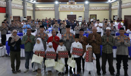 Kapolda Bali Gelar Buka Puasa Bersama Insan Pers dan Berikan Santunan kepada Anak Yatim