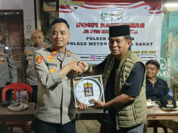 Pererat Sinergi, Kapolsek Tambora Gelar Ngopi Kamtibmas di Pos Satkamling Kalianyar.