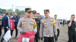 Kapolresta Denpasar Hadiri Aksi Bersih Sampah Laut di Pantai Padanggalak, Dukung Pariwisata Berkelanjutan Bali