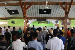 Sebagai Bentuk Duka Cita, Lapas I Madiun Selenggarakan Sholat Ghaib dan Doa Bersama