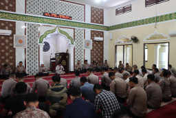 Polres Bangkalan Perkuat Mental Spiritual Personel Lewat Binrohtal di Bulan Ramadan
