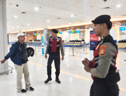 Polres Bandara Ngurah Rai Bagikan Tips Mudik Aman, Imbau Penumpang Datang Lebih Awal ke Bandara