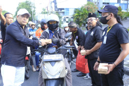 Gabungan 10 Media Online Berbagi Takjil di Surabaya, Wujud Kepedulian di Bulan Ramadan