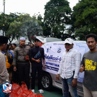 Wujud Syukur, Media Publikasiterkini.com Bagikan Takjil Gratis di Kawasan Jembatan Merah Surabaya