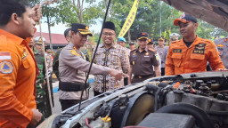 Amankan Mudik Idul Fitri 1447 H, Kapolres Sampang Pimpin Apel Gelar Pasukan Operasi Ketupat.