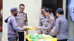 Polres Bandara Ngurah Rai Gelar Bazar Pangan Murah Polri 2026, Salurkan Beras SPHP untuk Masyarakat