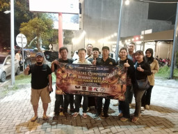 Phatas Community Bagi-Bagi Takjil di SPBU Unesa dan Buka Puasa Bersama di Warung Bu Yeni ‎