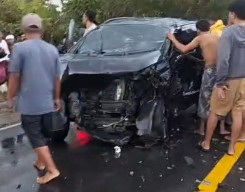 Innova Melaju Kencang di Camplong, Tiga Kendaraan Terlibat Laka Karambol