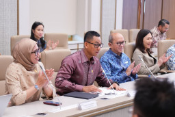 Momentum Hari Suci Nyepi, Danantara Indonesia dan PLN Hadirkan Listrik Bersih lewat Hibah PLTS Sumenep bagi 2.000 KK