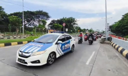Polres Pelabuhan Tanjung Perak Lakukan Rekayasa Lalu Lintas di Suramadu Saat Puncak Arus Mudik