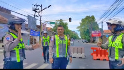 Satlantas Polres Sampang Alihkan Arus Lalu Lintas Jelang Takbir Keliling Idulfitri 1447 H