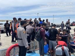 Polres Pelabuhan Tanjung Priok Pastikan Pengamanan dan Pelayanan Wisatawan di Dermaga Kali Adem Berjalan Aman dan Kondus