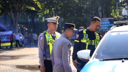Dramatis! Satlantas Polres Gresik Kejar Bus Mudik Demi Dua Penumpang Tertinggal