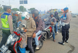 Pengawasan Ketat dan Humanis di Pintu Masuk Bali, Polres Jembrana Pastikan Situasi Aman dan Lancar di Pelabuhan Gilimanu
