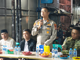 Ngopi Kamtibmas di Pos Satkamling, Kapolsek Tambora Perkuat Sinergitas Demi Wilayah Aman dan Kondusif.