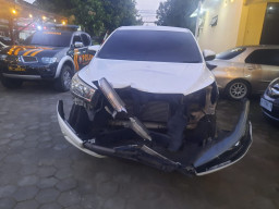 Diduga Mengantuk, Pengendara Motor Hantam Inova di Banyuates Sampang