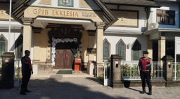 Polres Bandara Ngurah Rai Amankan Ibadah Minggu di Gereja Ekklesia, Jemaat Beribadah Khusyuk