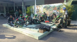 Pastikan Senjata Siap Pakai, Anggota Kodim 1619/Tabanan Laksanakan Perawatan Rutin