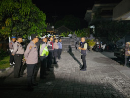 Kapolsek Dentim Pimpin Apel Opsnal, Antisipasi Gangguan Kamtibmas Malam Minggu