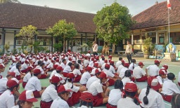 Polri Perkuat Kemitraan dengan Sekolah, Bhabinkamtibmas Candikusuma Edukasi Keamanan dan Cegah Perundungan
