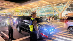Polisi Sigap Urai Kepadatan, Akses Terminal Internasional Bandara Ngurah Rai Tetap Lancar