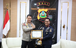 Polda Bali Terima Penghargaan Internasional dari KKP RI Atas Keberhasilan Ungkap Kasus TPPO KM Awindo 2A