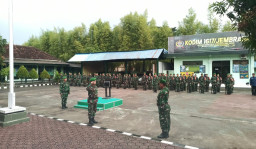 Kodim 1617/Jembrana Gelar Upacara Bendera Mingguan untuk Perkokoh Kedisiplinan Prajurit