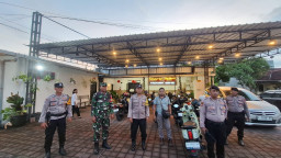Wujudkan Toleransi, Sertu Kade Widiantara Amankan Rangkaian Paskah di Jembrana