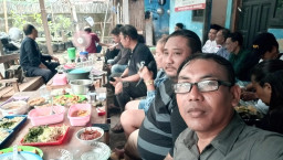 Suasana Hangat, Pimred Newsline Bali Gelar Temu Kangen dan Karaoke Bersama Jurnalis