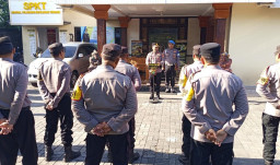 Kapolsek Dentim Beri Arahan dalam Apel Jam Pimpinan, Personel Diminta Lebih Responsif dan Profesional 