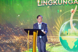 Pasca Momen Idul Fitri Dirut PLN Darmawan Prasodjo Raih Penghargaan Green Leadership, PLN Borong 11 PROPER Emas KLH 2025