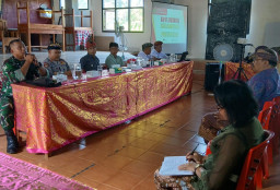 Perkuat Sinergitas, Babinsa Koramil 1617-04/Pekutatan Pantau Rakor Lintas Sektor di Desa Pulukan
