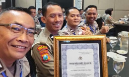 Satlantas Polres Sampang Raih Penghargaan Terbaik ke-4 Polda Jatim Lewat Program "Polantas Menyapa"