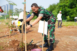 Kasiter Kasrem 052/Wkr Hadiri Penanaman 1.000 Pohon dalam Rangka Hari Bumi 2026