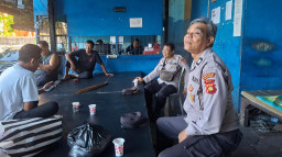 Ngopi Bareng Sopir Taksi, Sat Binmas Polres Bandara Ngurah Rai Perkuat Sinergi Jaga Kamtibmas