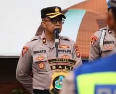 Wakapolres Bandara Ngurah Rai Tekankan Kesiapsiagaan dan Pelayanan Prima Saat Pimpin Apel Pagi