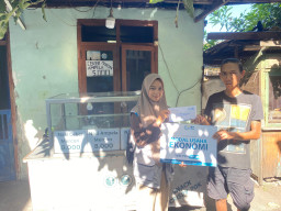YBM PLN UIP JBTB Bantu Modal Usaha Pedagang Ayam Geprek di Ketintang