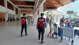 Patroli Humanis Diperkuat, Polres Bandara Ngurah Rai Pastikan Aktivitas Terminal Domestik Tetap Aman