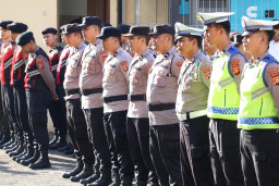 Wakapolres Bandara Ngurah Rai Tekankan Kesiapsiagaan dan Pelayanan Maksimal Dalam Apel Jam Pimpinan