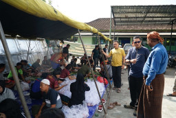 Idul Adha 1447 H, Dandim 1617/Jembrana Pimpin Langsung Pemotongan dan Penyaluran Daging Hewan Qurban Untuk Warga