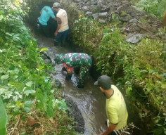 Respons Cepat Keluhan Petani, Serka Nengah Sudiarta Satukan Warga Selamatkan Sawah Subak Pangyangan