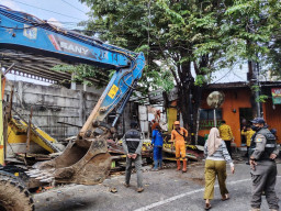 Belasan Tahun Bangli di Ratakan Petugas Gabungan.